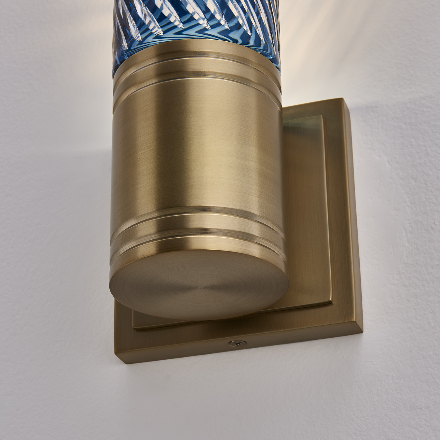 Kiriko 16.25-in (6-watt) LED Winter Brass Wall Sconce - Image 4