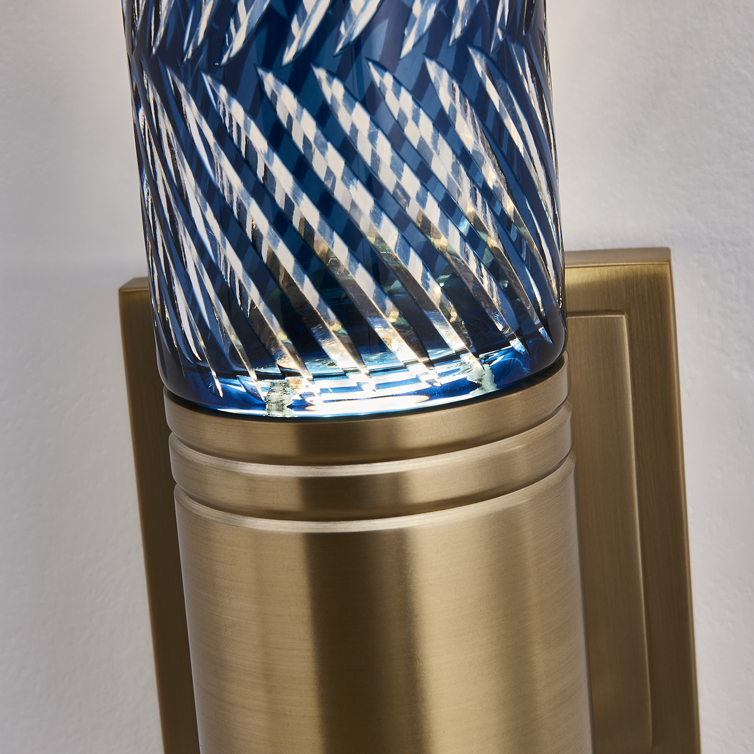 Kiriko 16.25-in (6-watt) LED Winter Brass Wall Sconce - Image 5