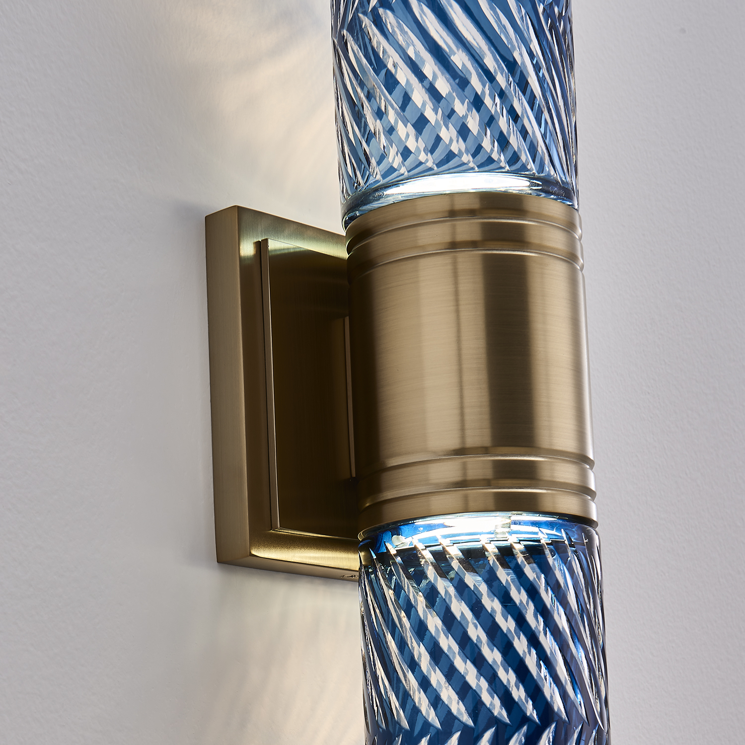 Kiriko 28-in (12-watt) LED Winter Brass Wall Sconce - Image 5