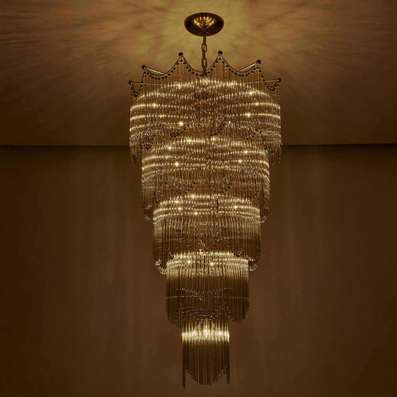 Adorn 35.75-in 40 Light (40-watt) Vintage Brass Chandelier - Image 4