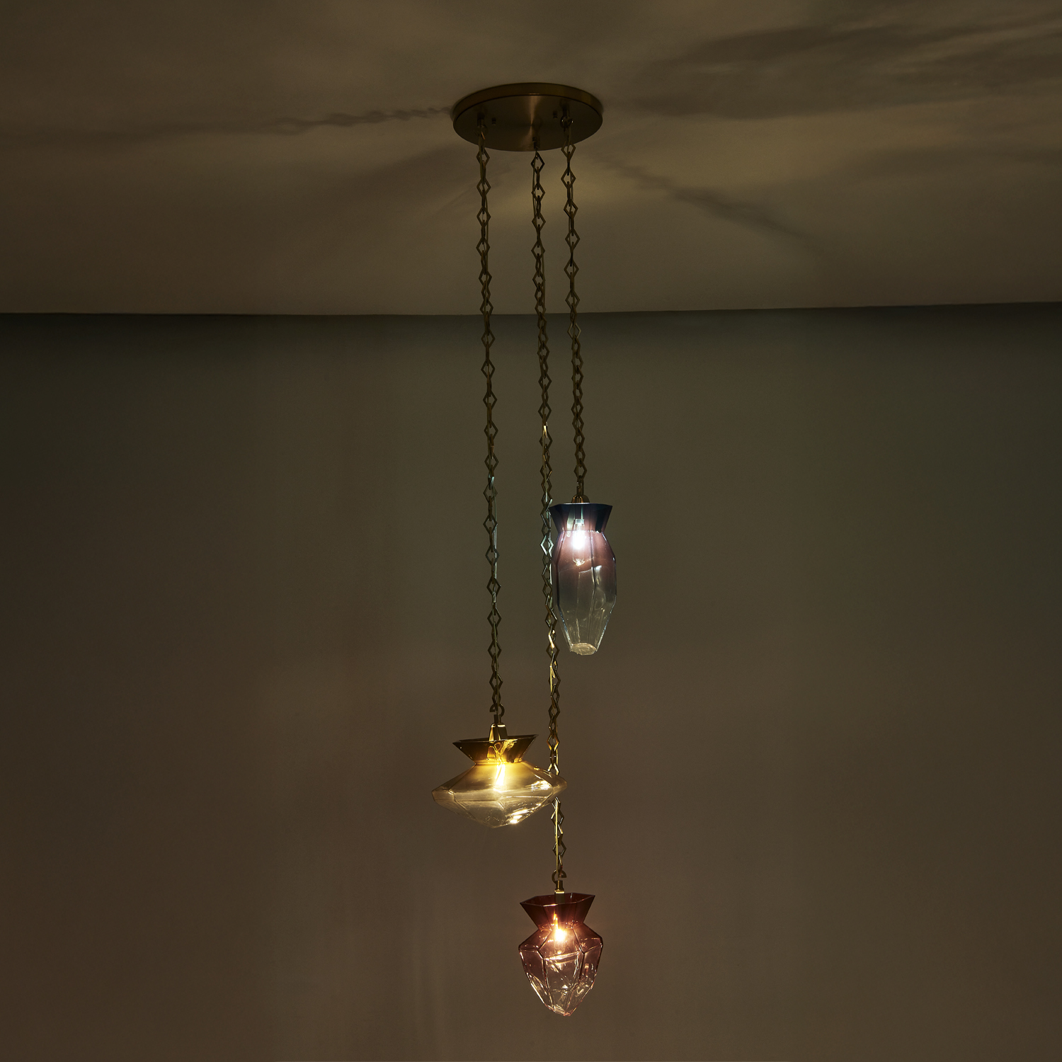 Bolsa 21.25-in 3 Light (40-watt) Winter Brass Chandelier - Image 10
